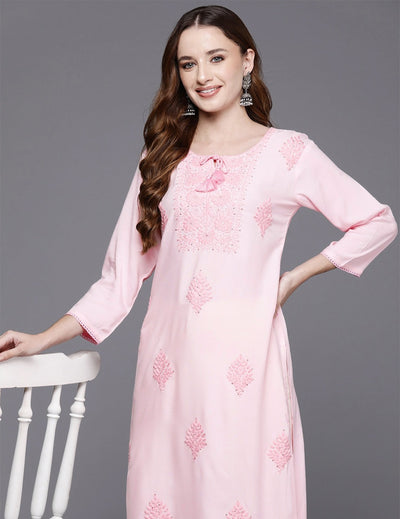 Floral embroidered tie-up neck kurta.