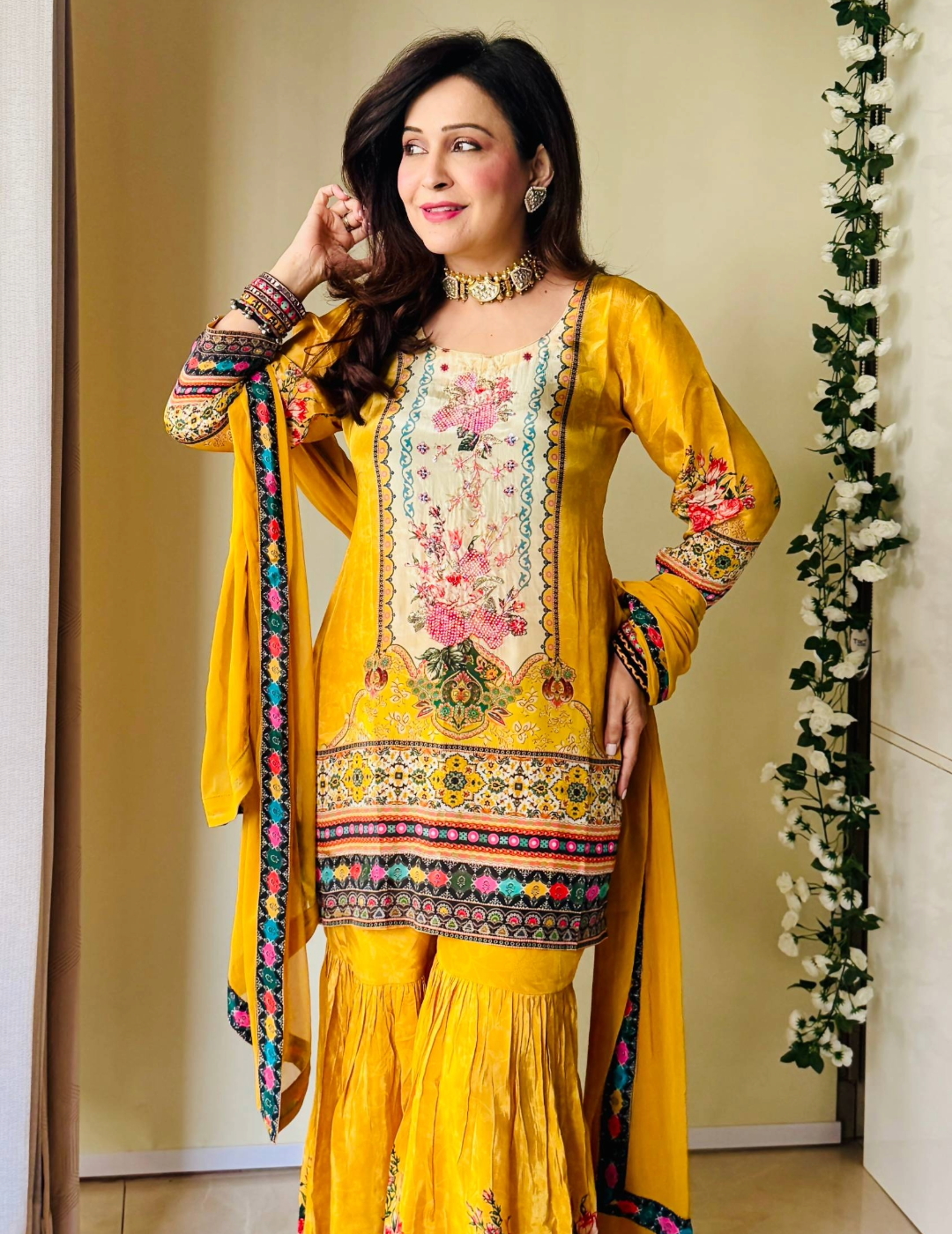 粉色 &amp; 金色 Cape Dhoti 套装