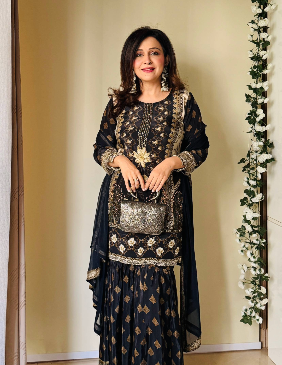 粉色 &amp; 金色 Cape Dhoti 套装