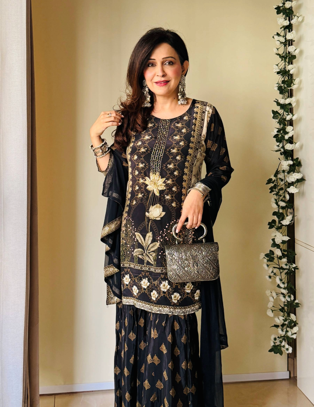 粉色 &amp; 金色 Cape Dhoti 套装