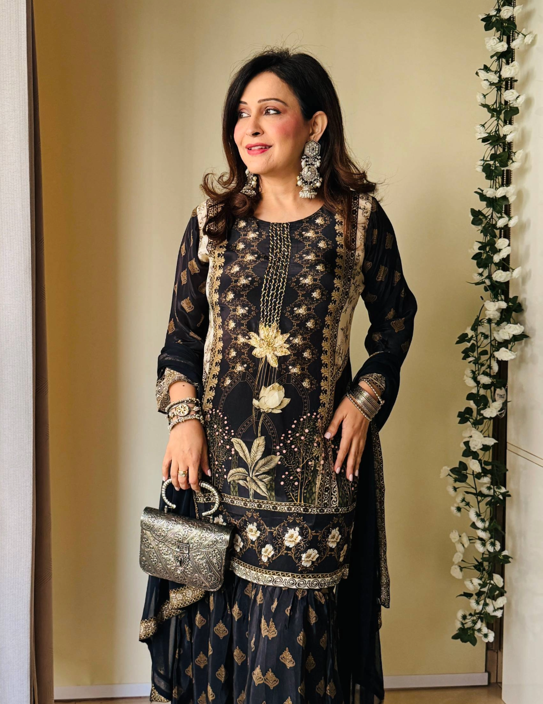 粉色 &amp; 金色 Cape Dhoti 套装