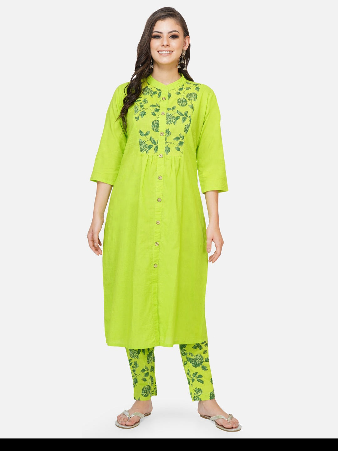 绿色 kurta 搭配印花裤