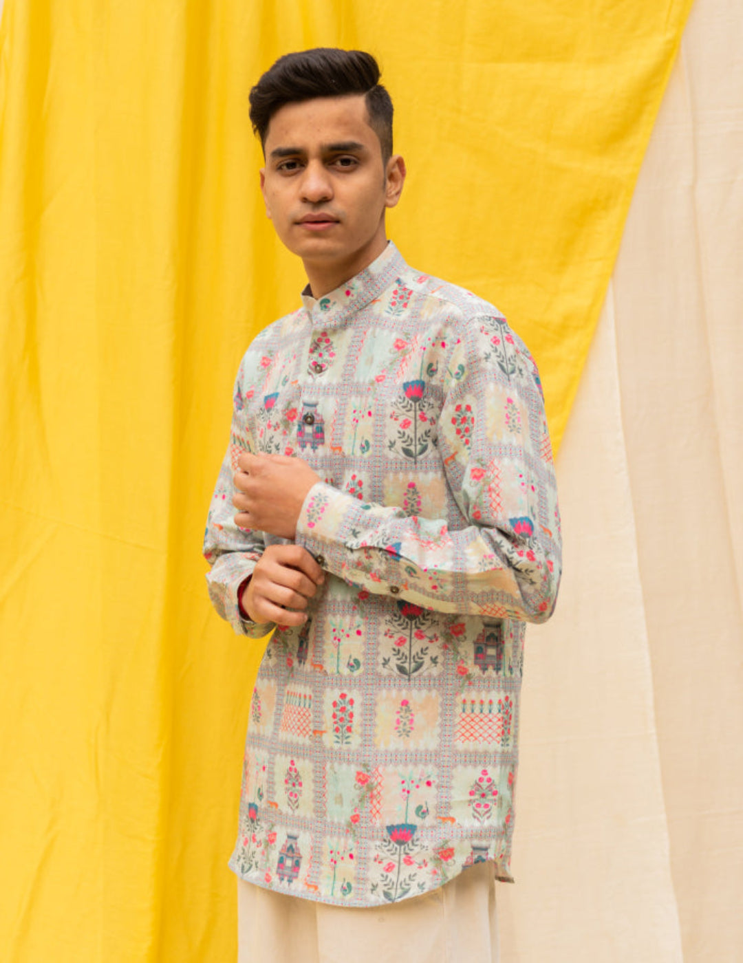 粉色 &amp; 金色 Cape Dhoti 套装