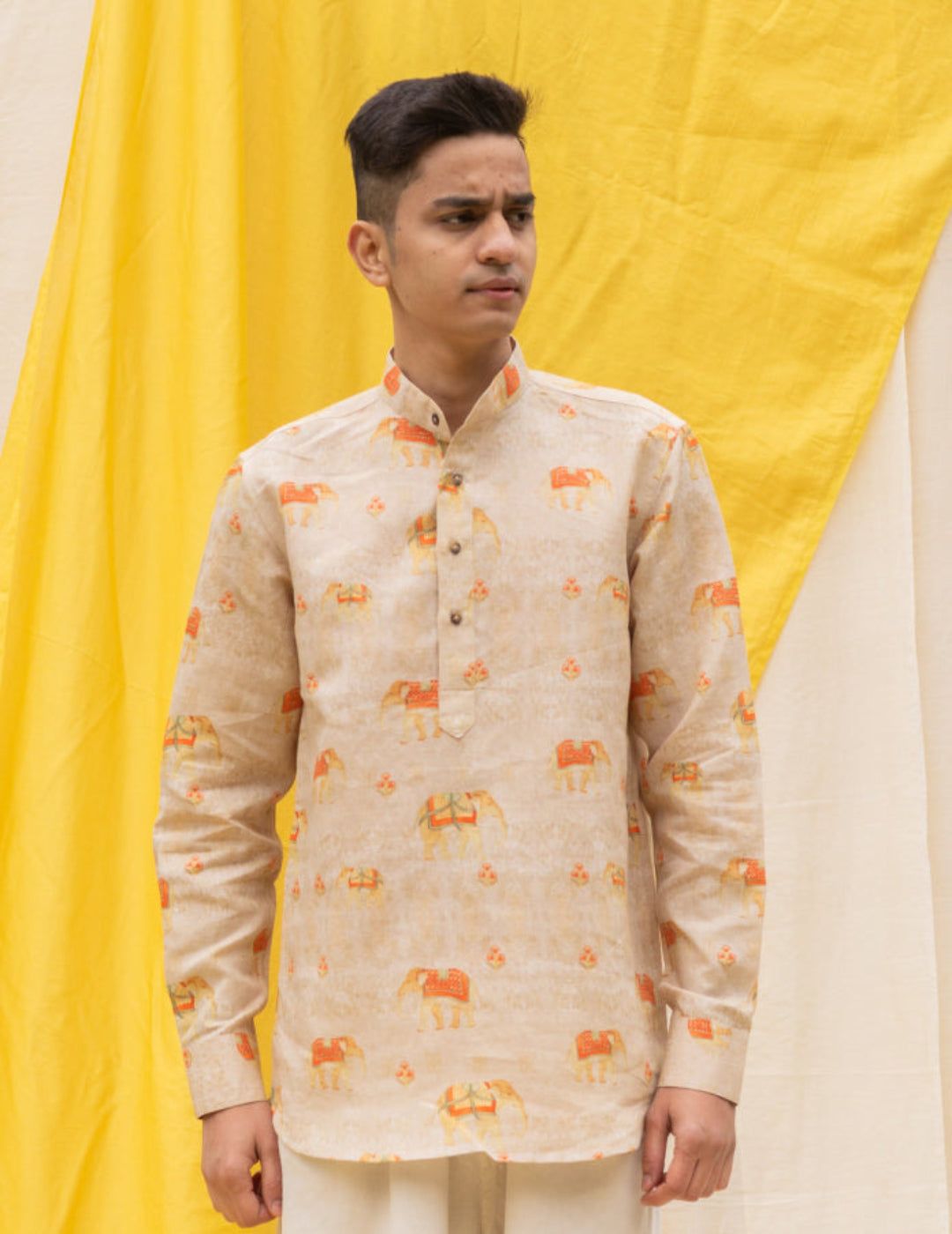 粉色 &amp; 金色 Cape Dhoti 套装