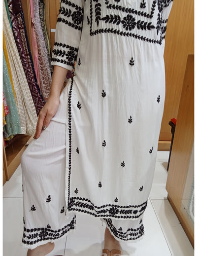 白色 &amp; 黑色 Chikankari Kurti 套装