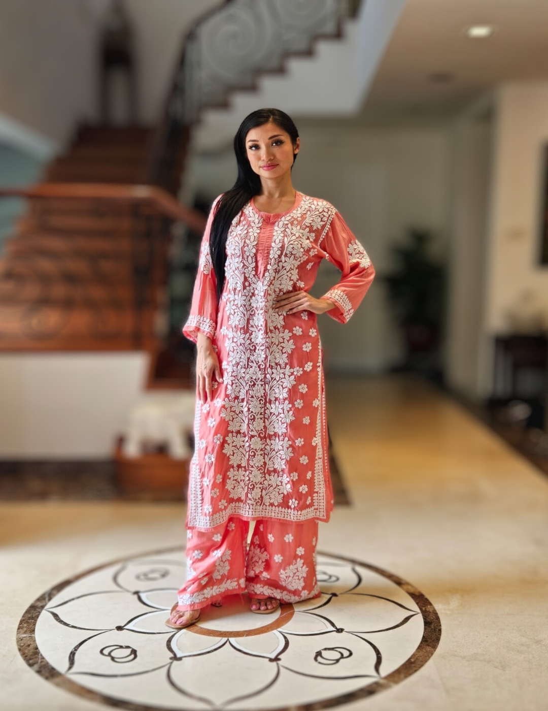 橙色 Chikankari Kurti 套装