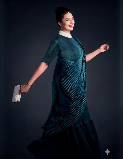 Green Saree Embroidered Neck Blouse With Belt