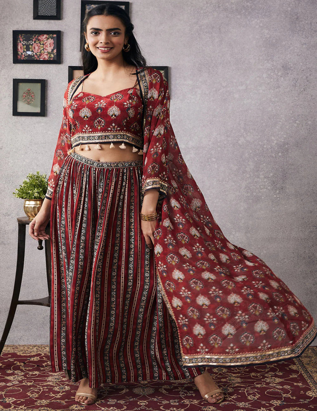 粉色 &amp; 金色 Cape Dhoti 套装