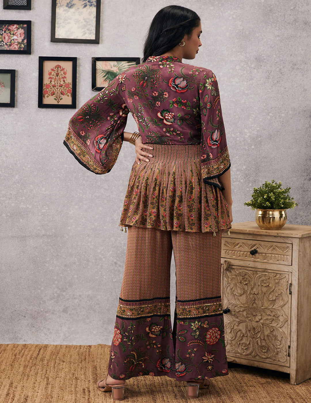 粉色 &amp; 金色 Cape Dhoti 套装