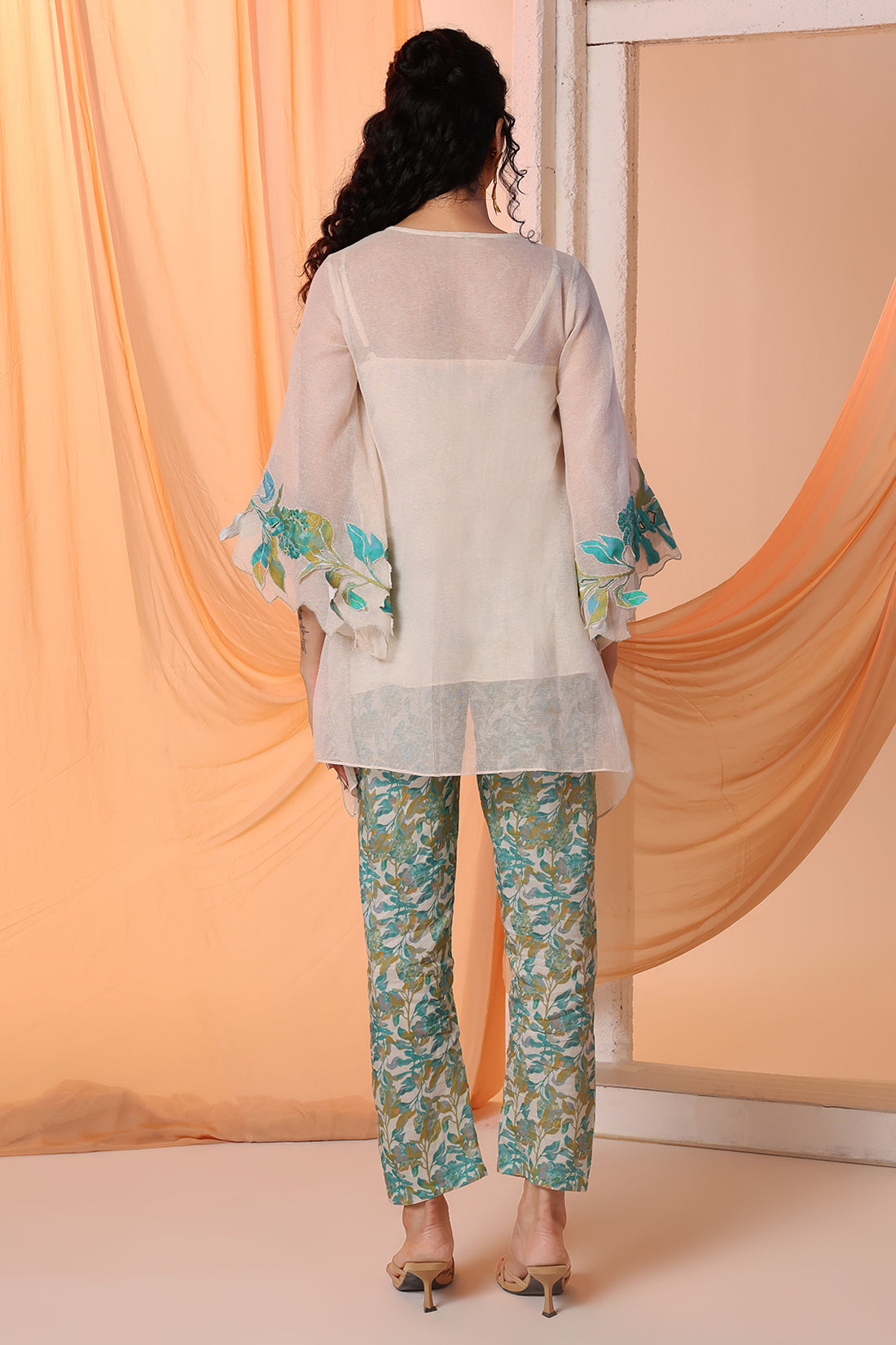 Aarani Rimmer Aarani Appliqued Kurta Set - Buy Indian Wear Online Singapore β Studio ...