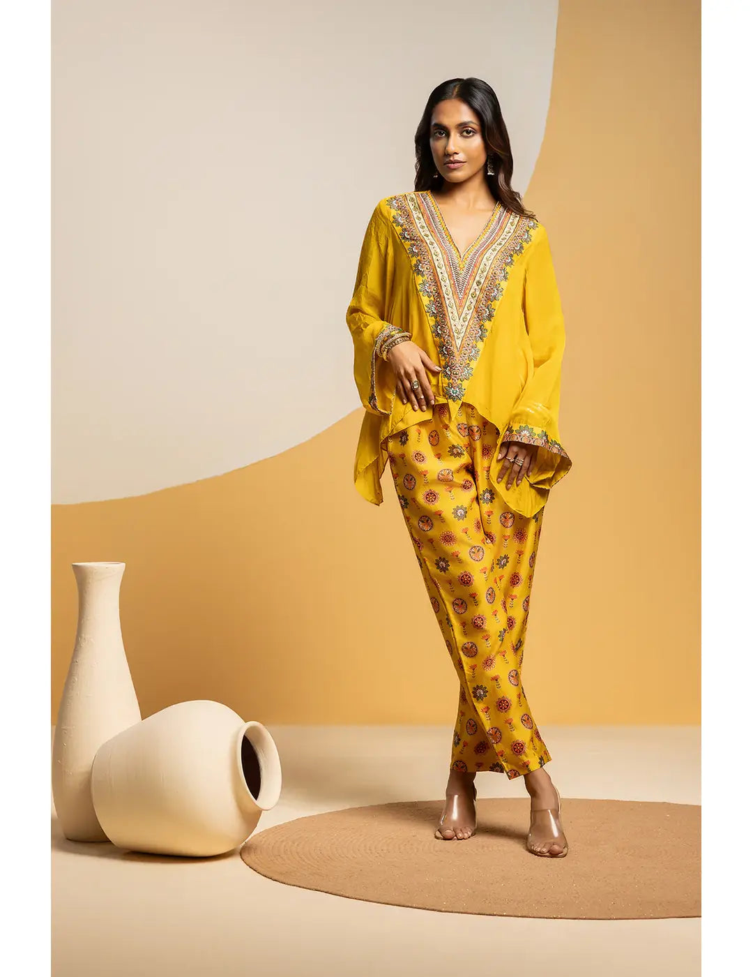 粉色 &amp; 金色 Cape Dhoti 套装