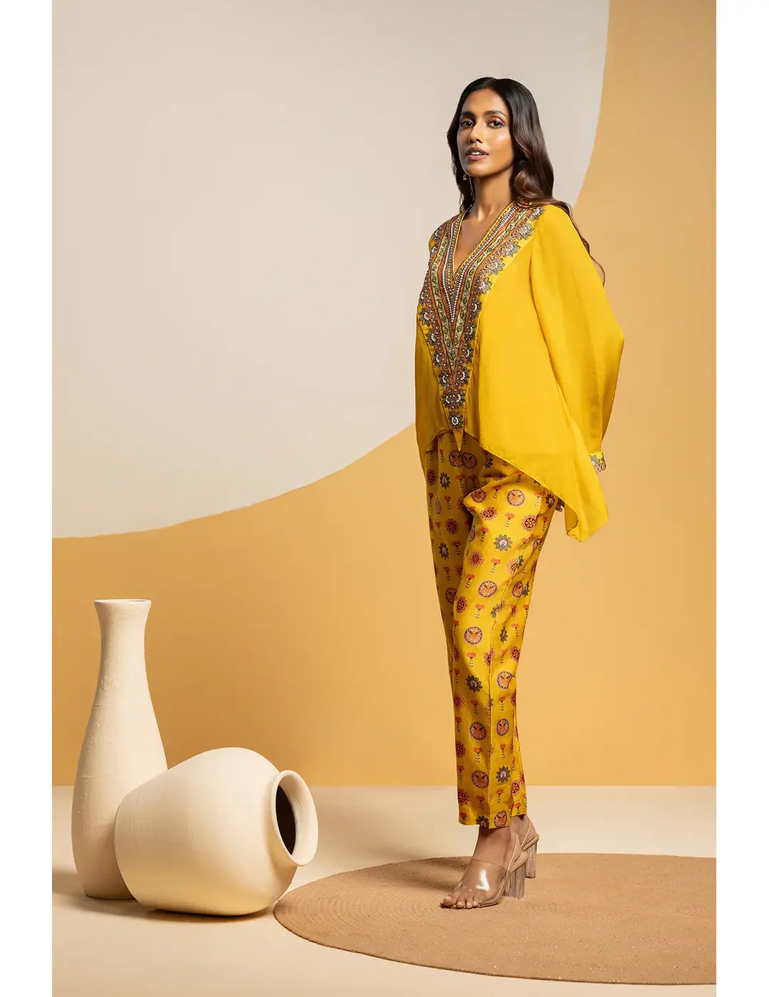 粉色 &amp; 金色 Cape Dhoti 套装