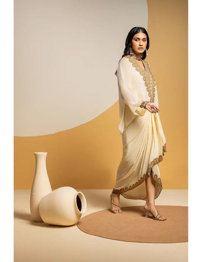 粉色 &amp; 金色 Cape Dhoti 套装
