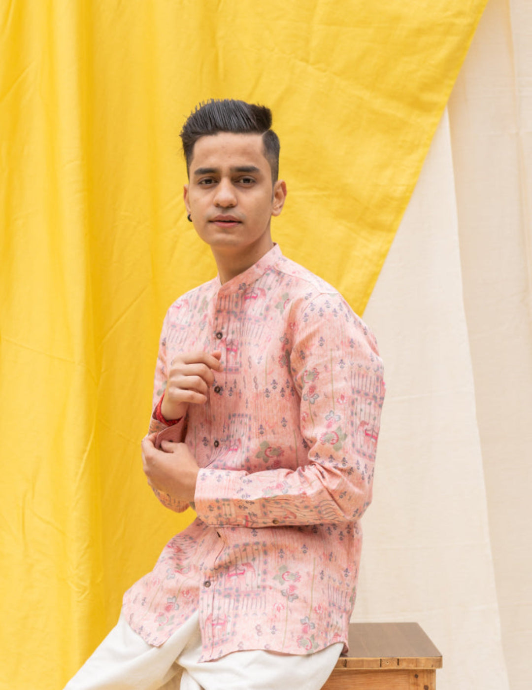 粉色 &amp; 金色 Cape Dhoti 套装