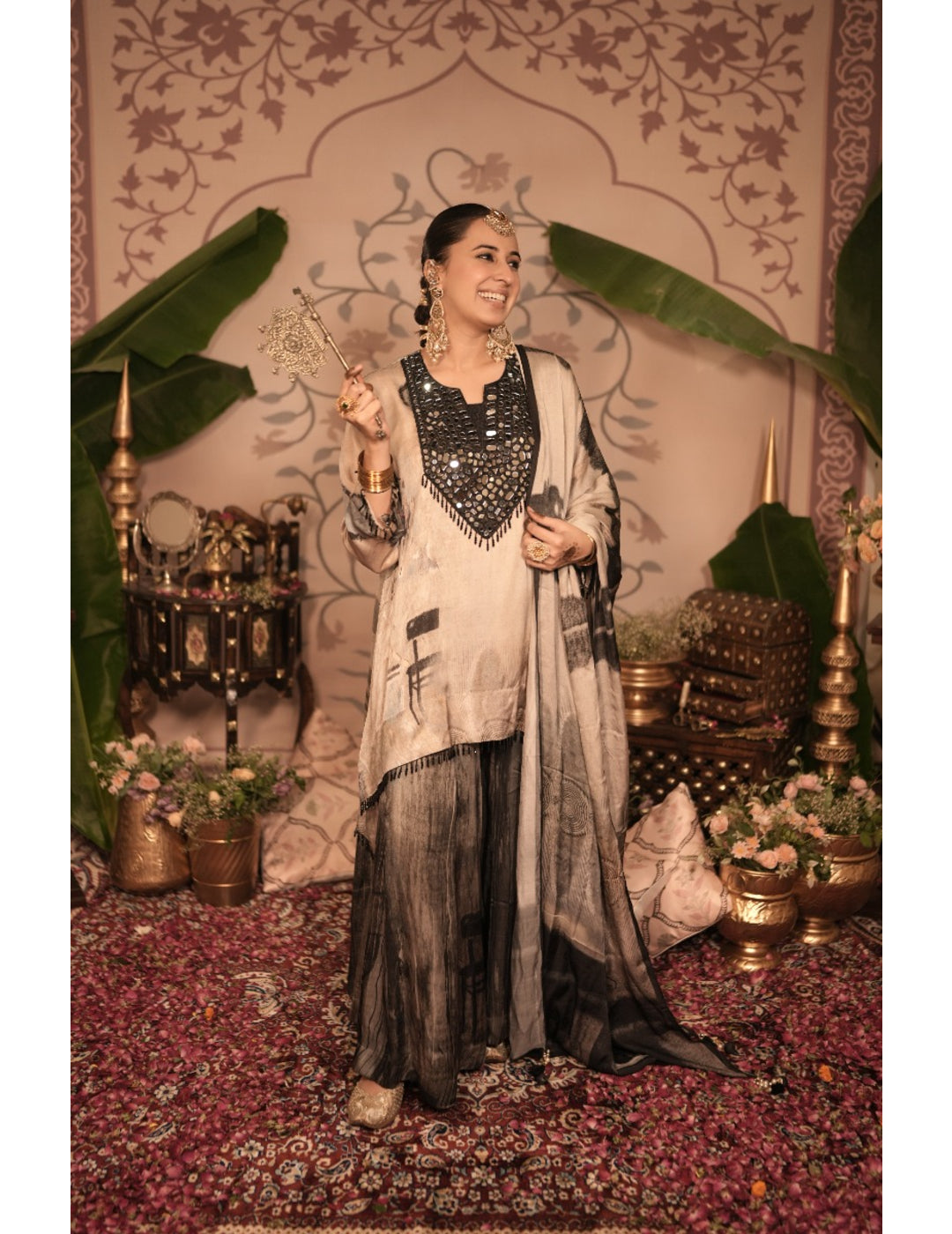 The Boozy Button Gajar Ka Halwa Black Cotton Silk Kurta Pant Dupatta