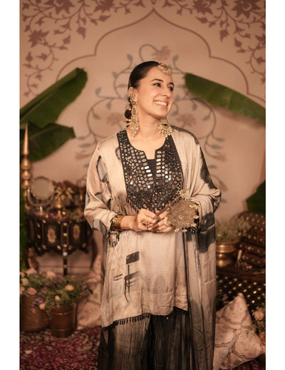 The Boozy Button Gajar Ka Halwa Black Cotton Silk Kurta Pant Dupatta