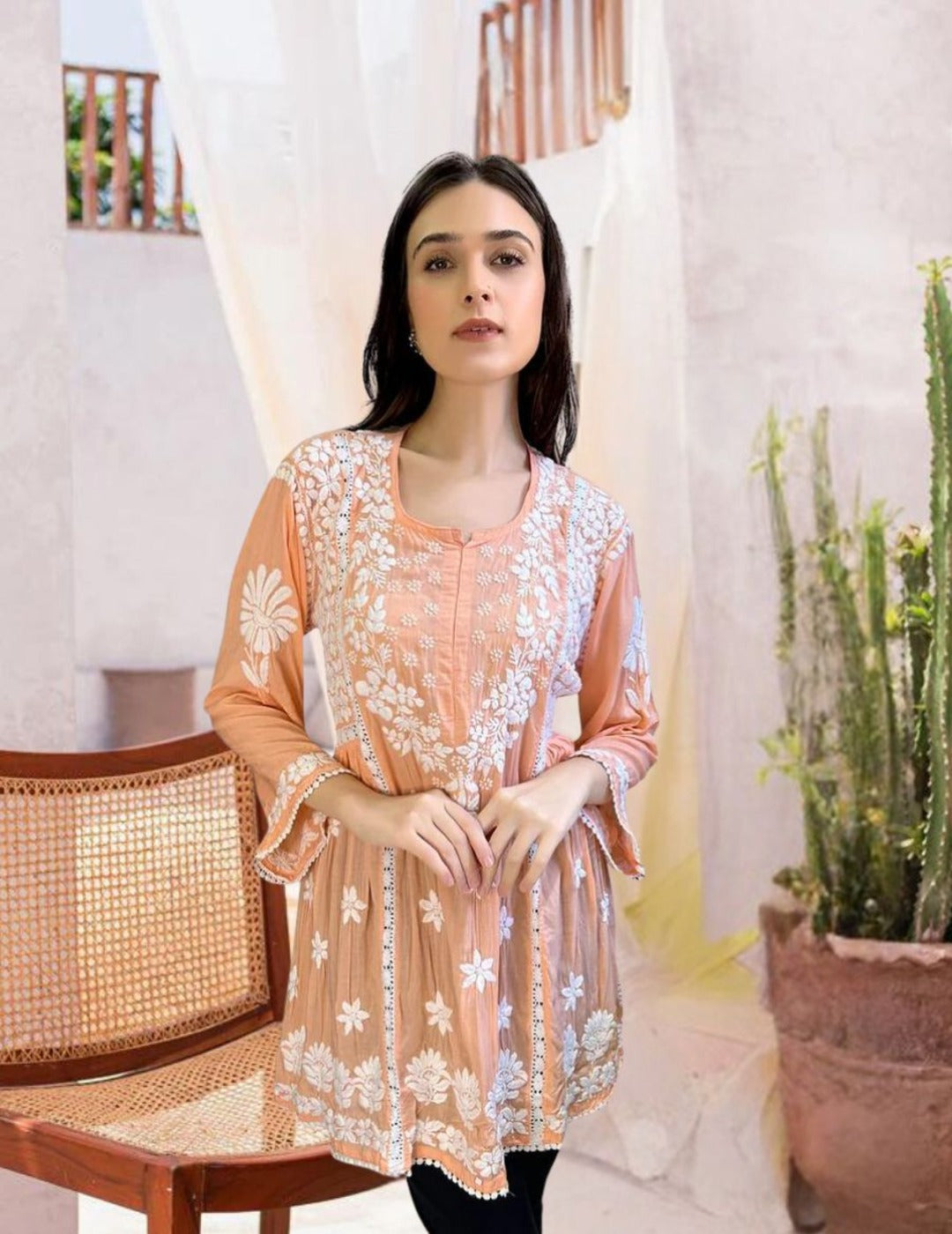 桃色 Chikankari 短款 Kurti