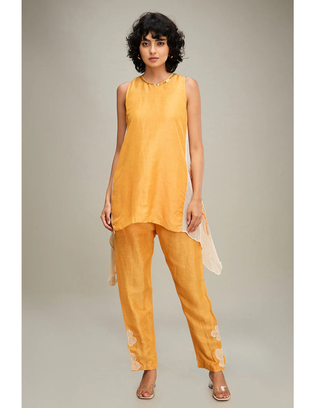 粉色 &amp; 金色 Cape Dhoti 套装