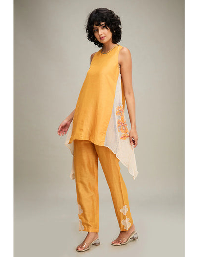 粉色 &amp; 金色 Cape Dhoti 套装