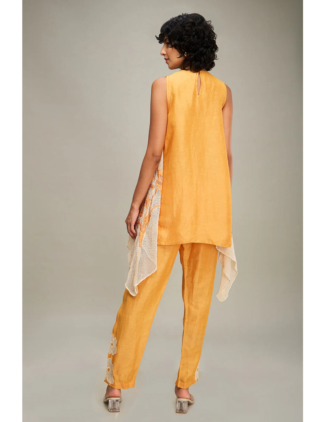 粉色 &amp; 金色 Cape Dhoti 套装