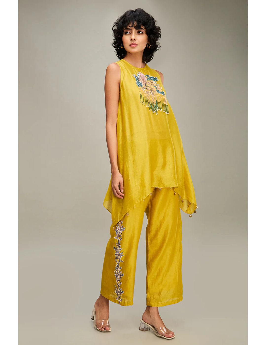 粉色 &amp; 金色 Cape Dhoti 套装