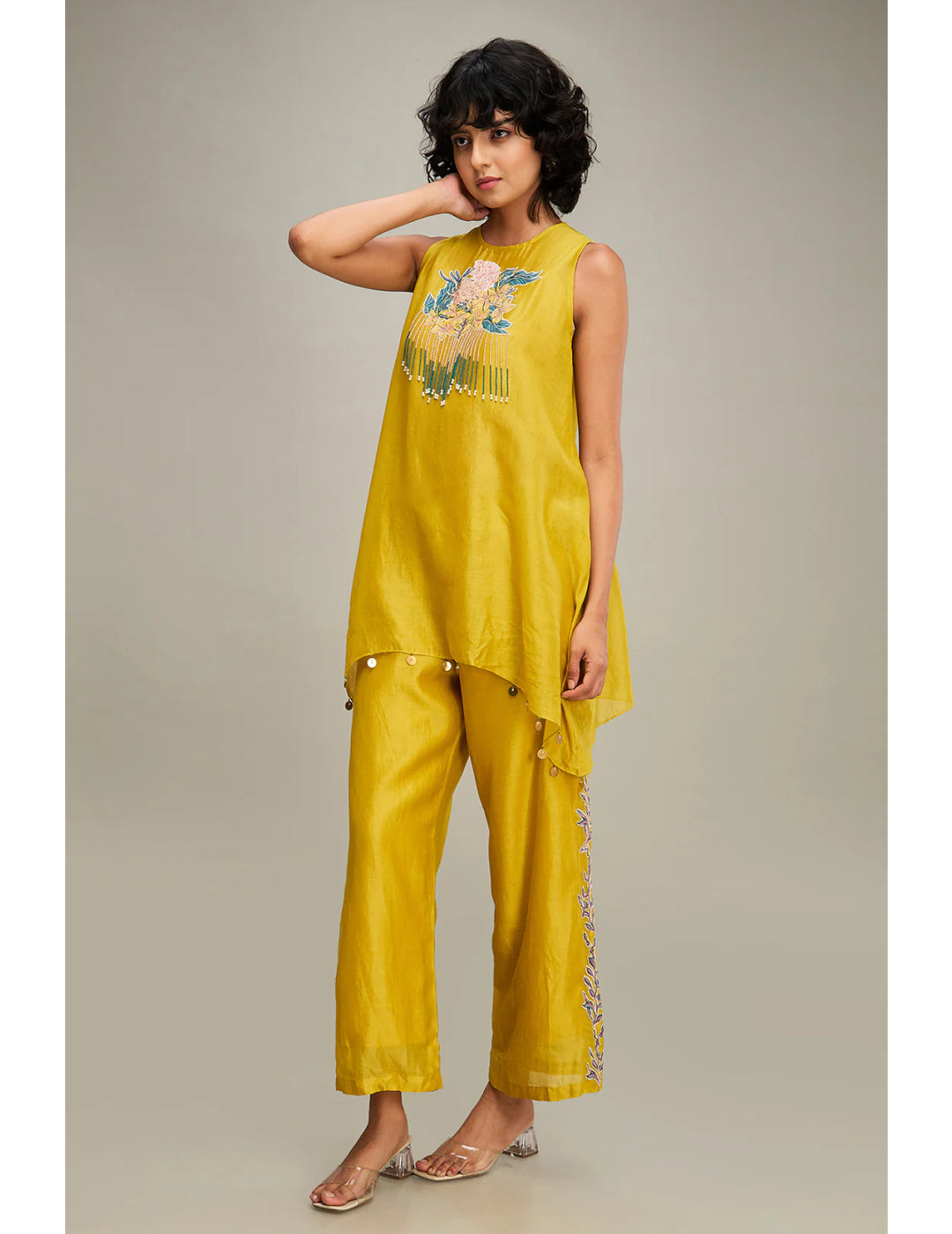 粉色 &amp; 金色 Cape Dhoti 套装