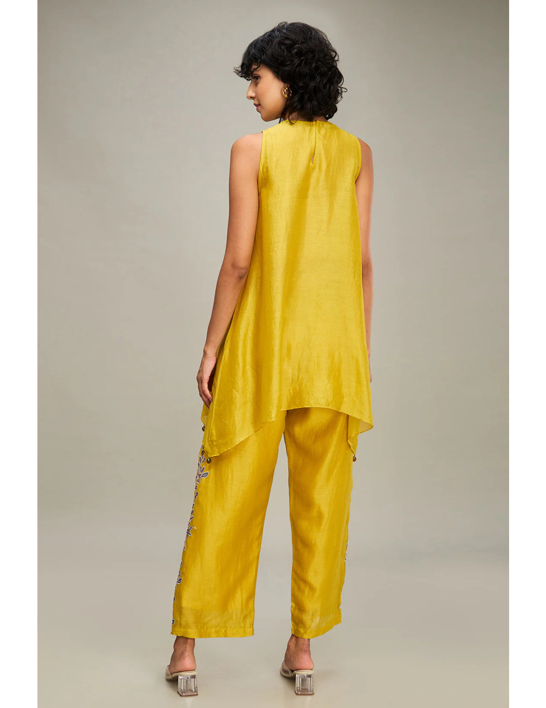 粉色 &amp; 金色 Cape Dhoti 套装