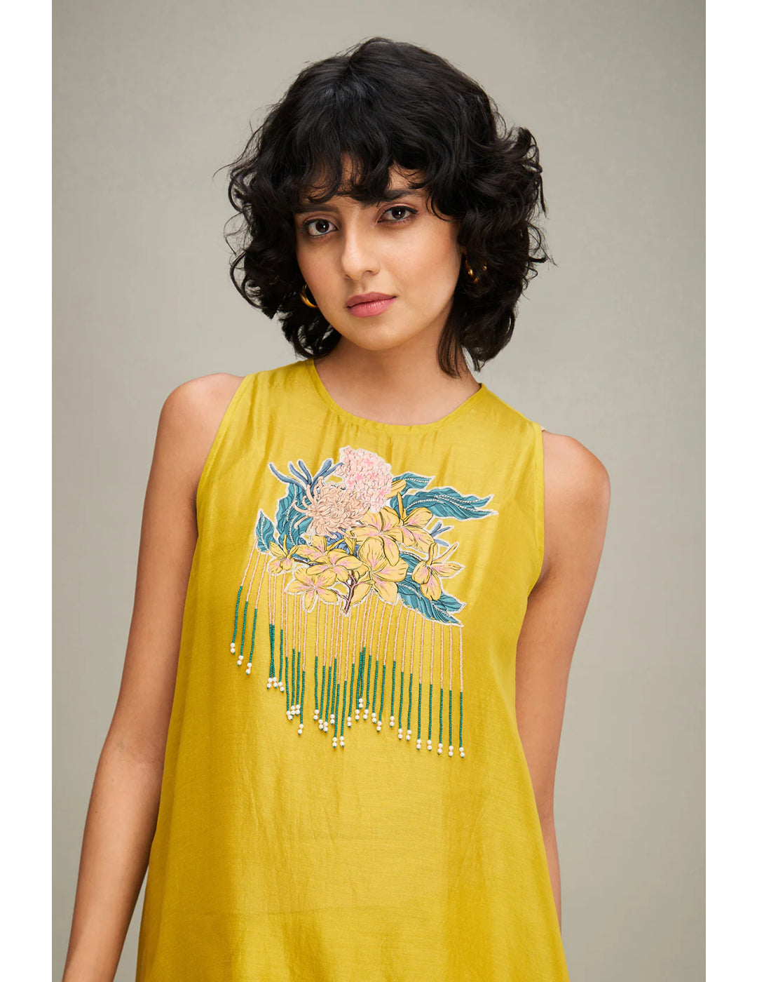 粉色 &amp; 金色 Cape Dhoti 套装