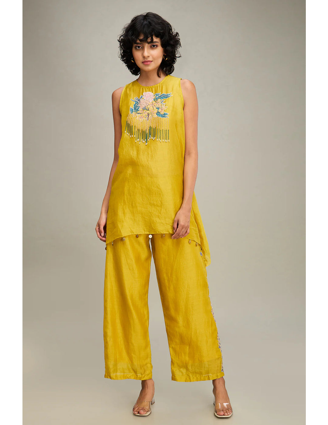 粉色 &amp; 金色 Cape Dhoti 套装